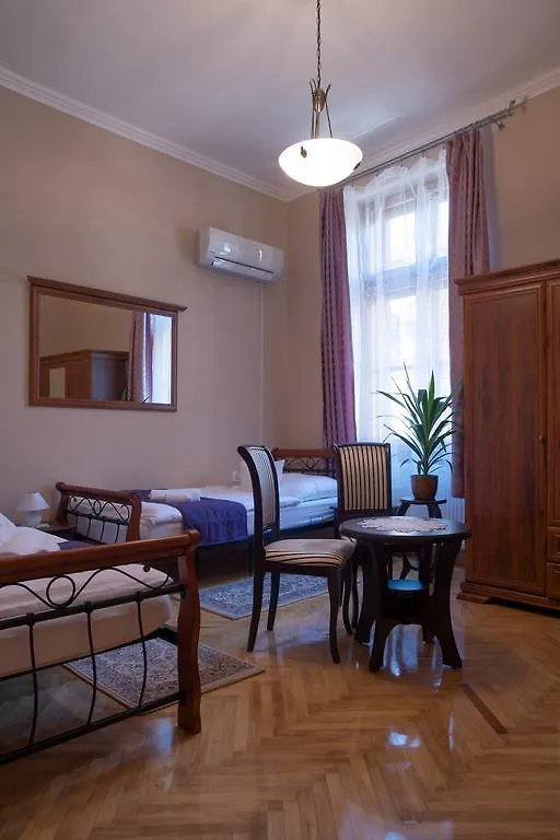 Csanabella House Hotel Szeged 0*,